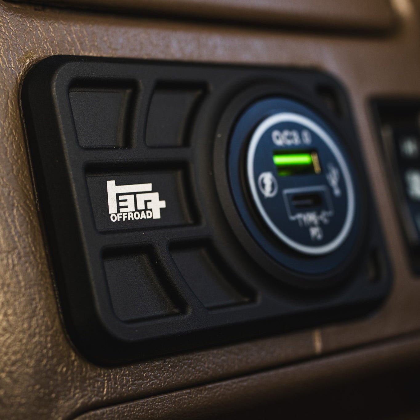 Center Console USB 12V Power Panel | Billet Aluminum | Replaces Ashtray | 1996 - 2002 4Runner - TEQ Offroad